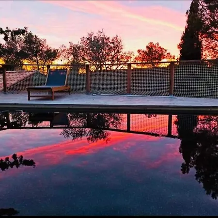 Jardins D'ailleurs Avec Piscine Et Terrasse ニーム