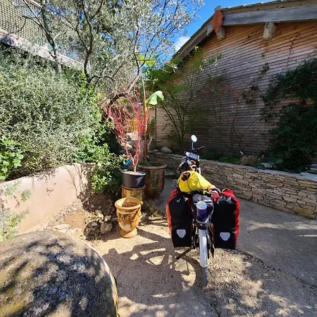 Jardins D'ailleurs Avec Piscine Et Terrasse *