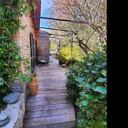 ホームステイ Jardins D'ailleurs Avec Piscine Et Terrasse ニーム