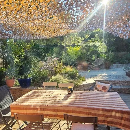 Homestay szállás Jardins D'ailleurs Avec Piscine Et Terrasse *