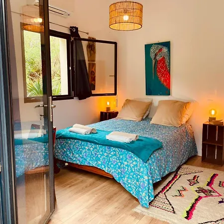Jardins D'ailleurs Avec Piscine Et Terrasse Homestay szállás Nîmes